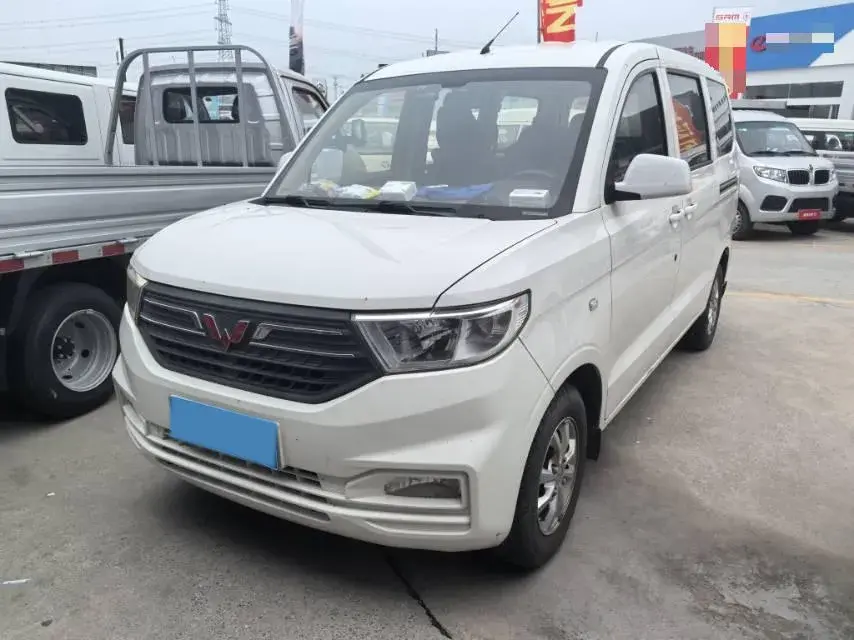 2019 WULING HONGGUANG view 1