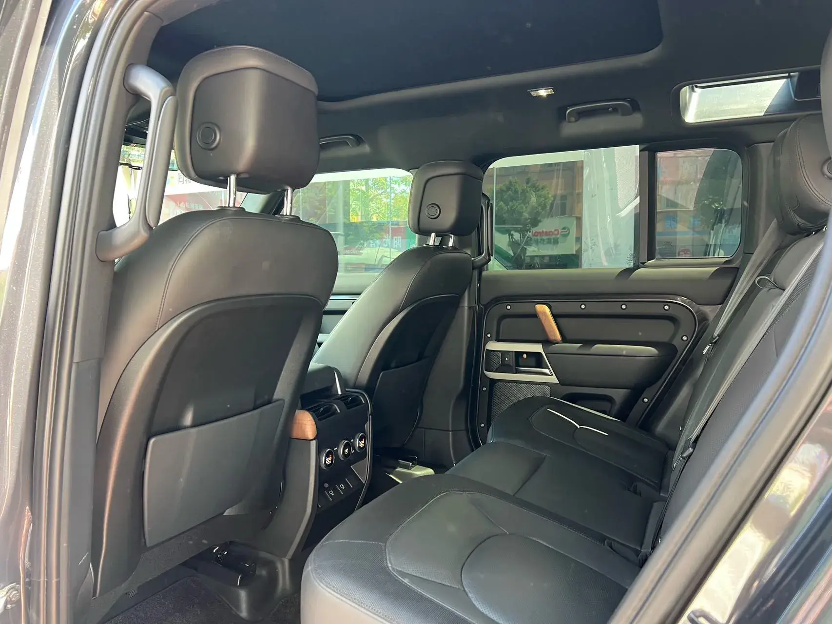 2022 LAND ROVER thumbnail 4