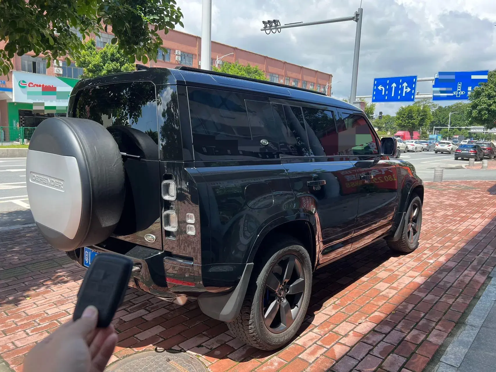 2022 LAND ROVER thumbnail 2