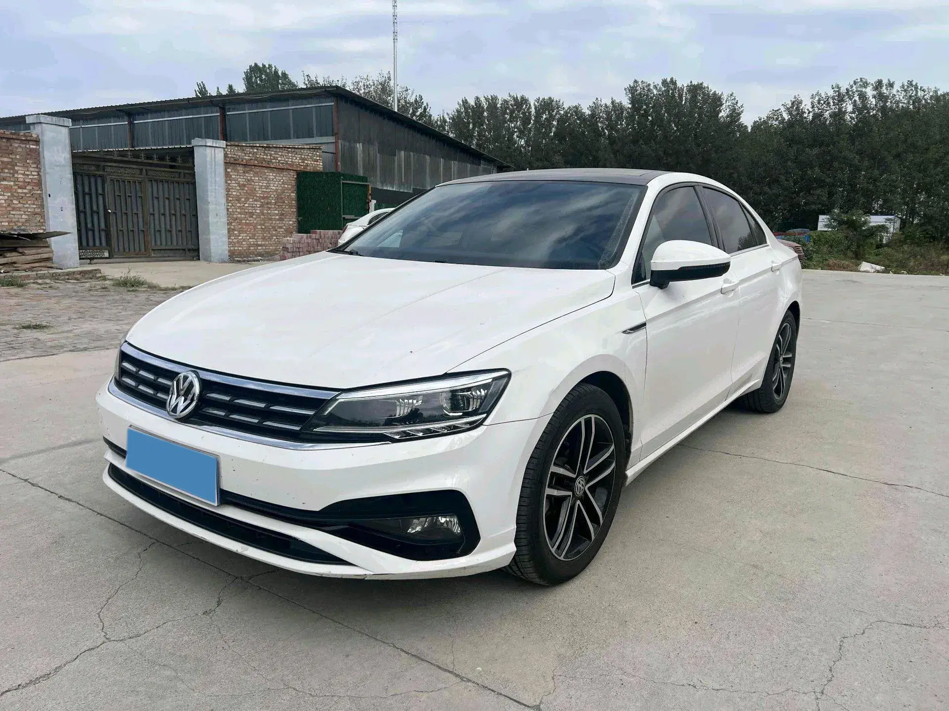 2021 VOLKSWAGEN LAMANDO view 1