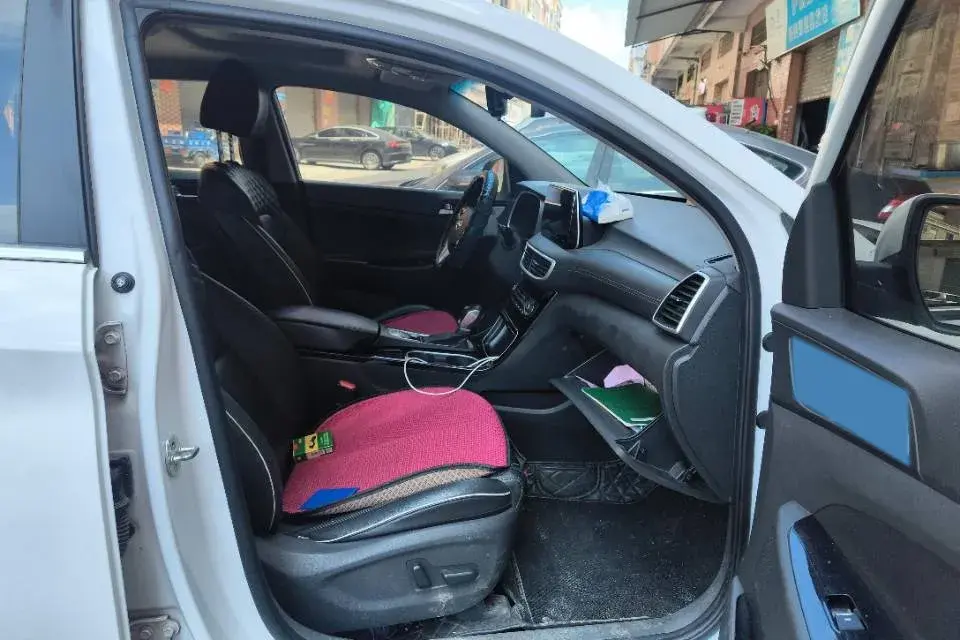 2019 HYUNDAI TUCSON thumbnail 3