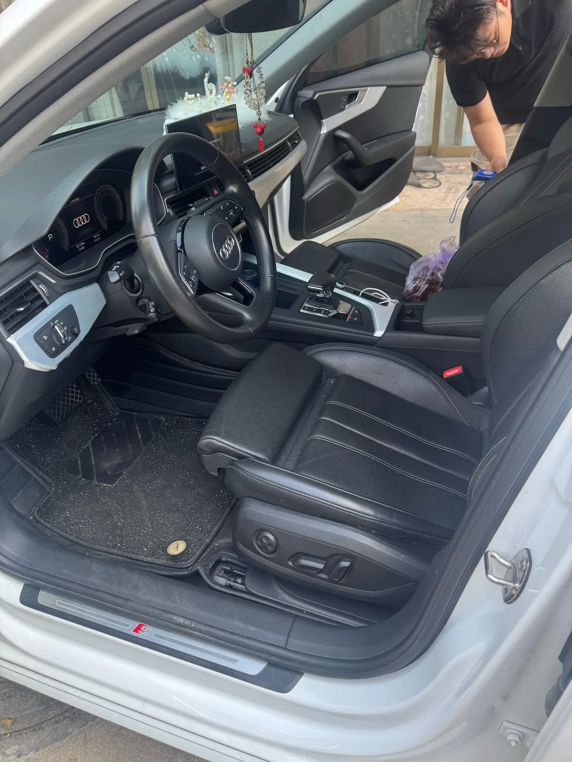 2022 AUDI A4L thumbnail 2