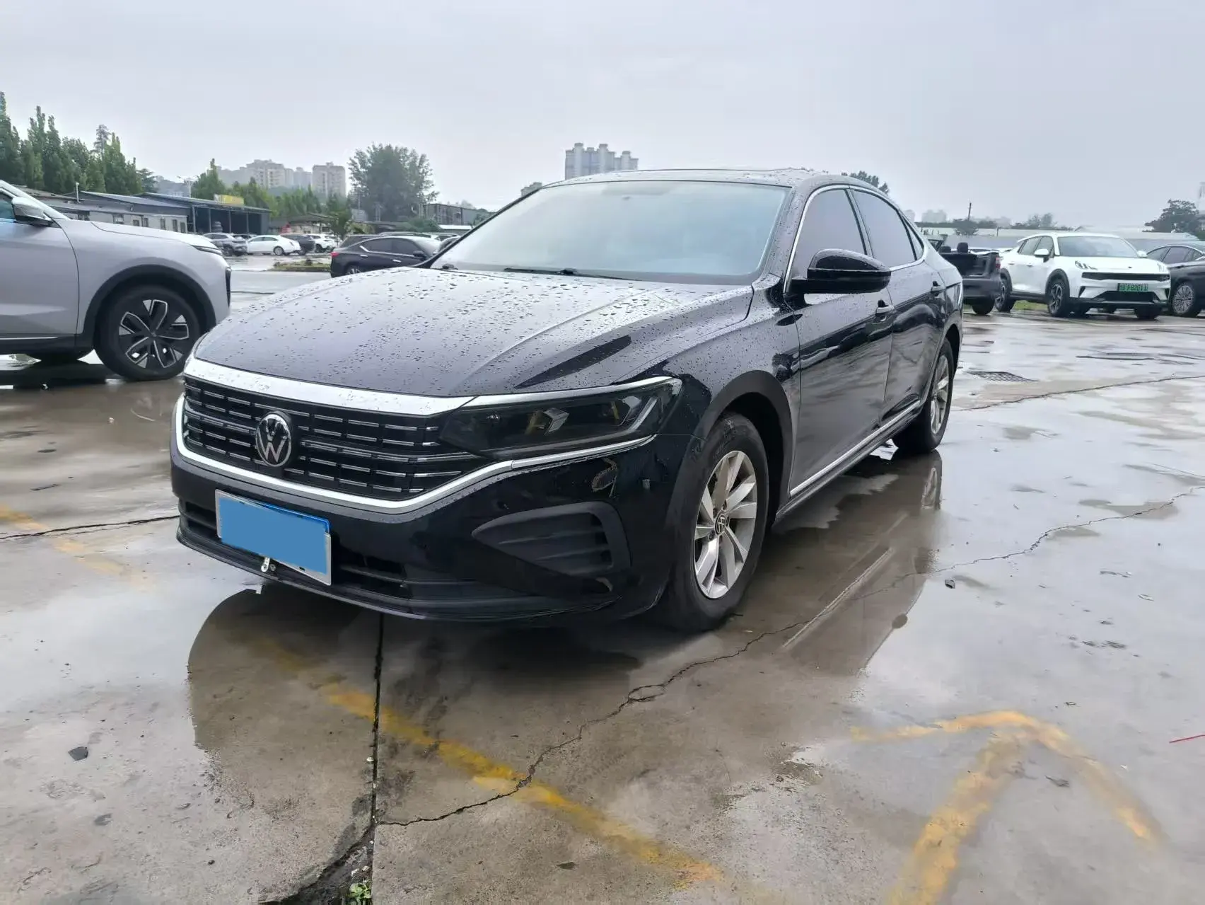 2022 VOLKSWAGEN PASSAT view 1