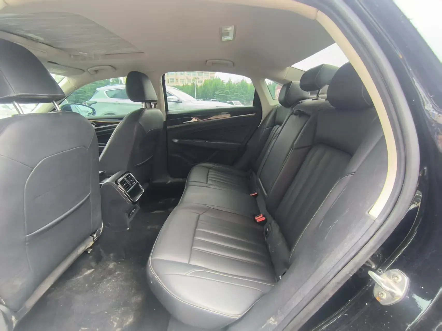 2022 VOLKSWAGEN PASSAT thumbnail 4