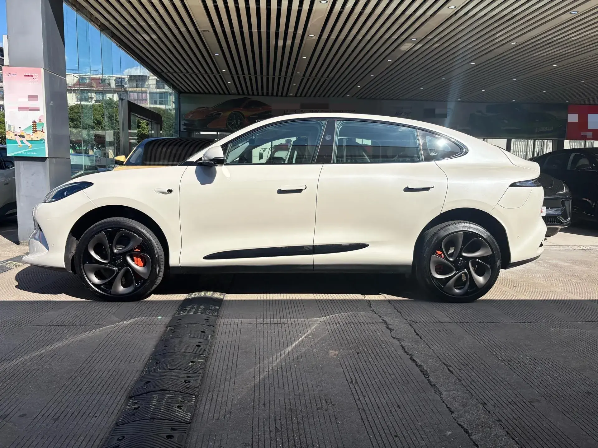 2025 IM LS6 thumbnail 4