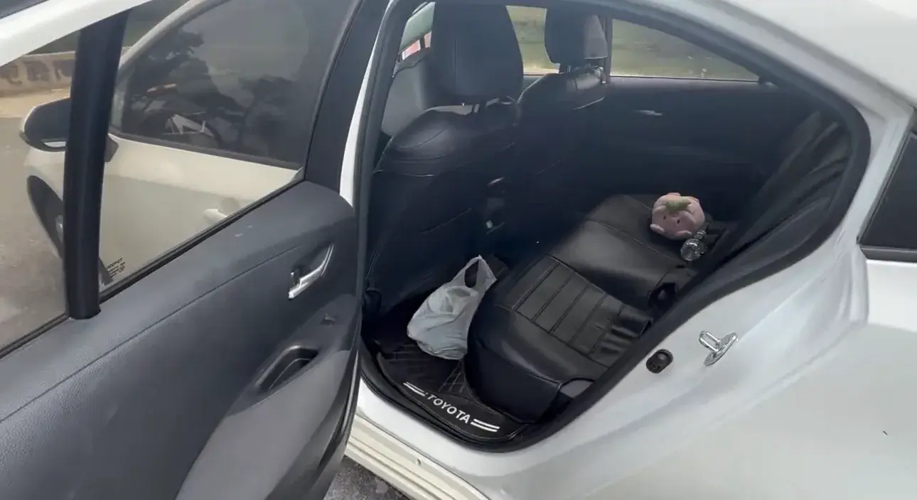 2021 TOYOTA COROLLA thumbnail 4