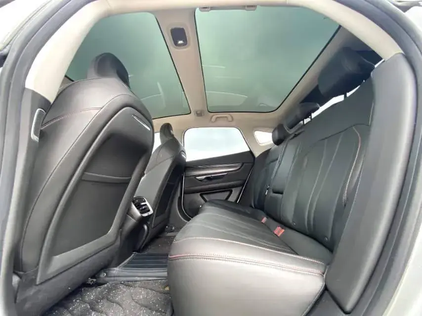 2021 XPENG P7 thumbnail 3