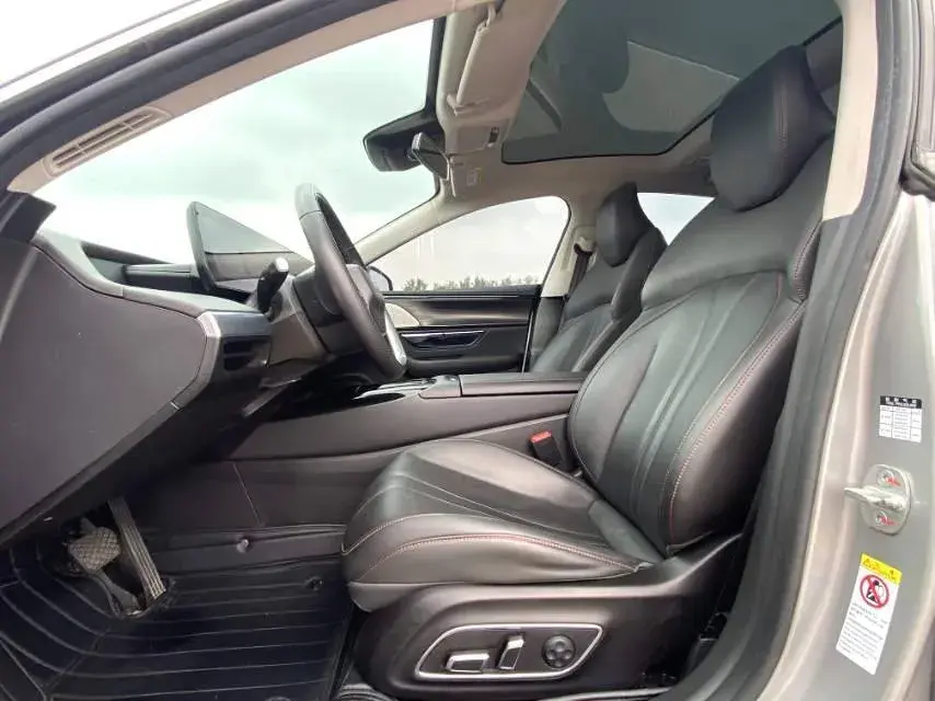 2021 XPENG P7 thumbnail 4