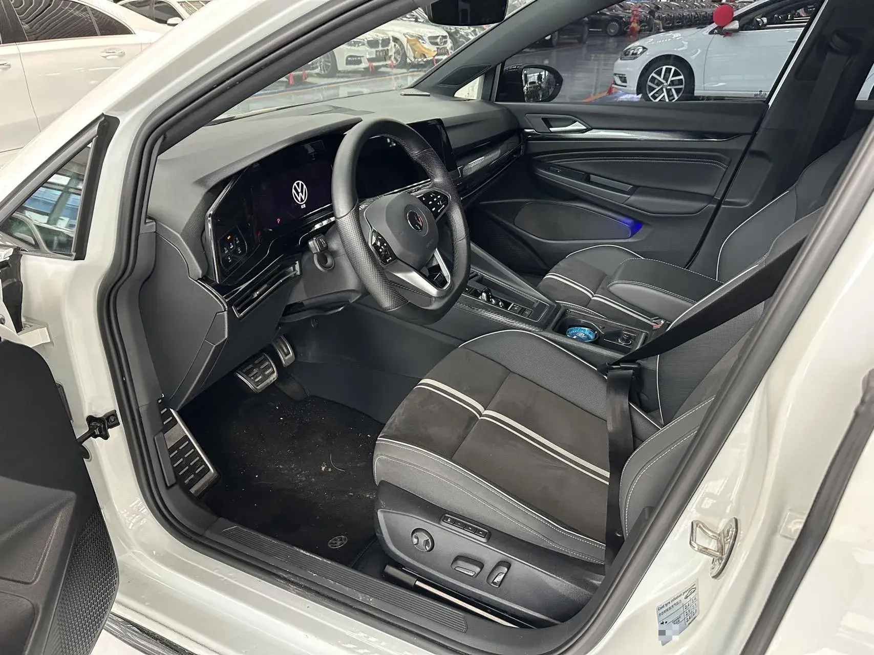 2021 VOLKSWAGEN GOLF thumbnail 4