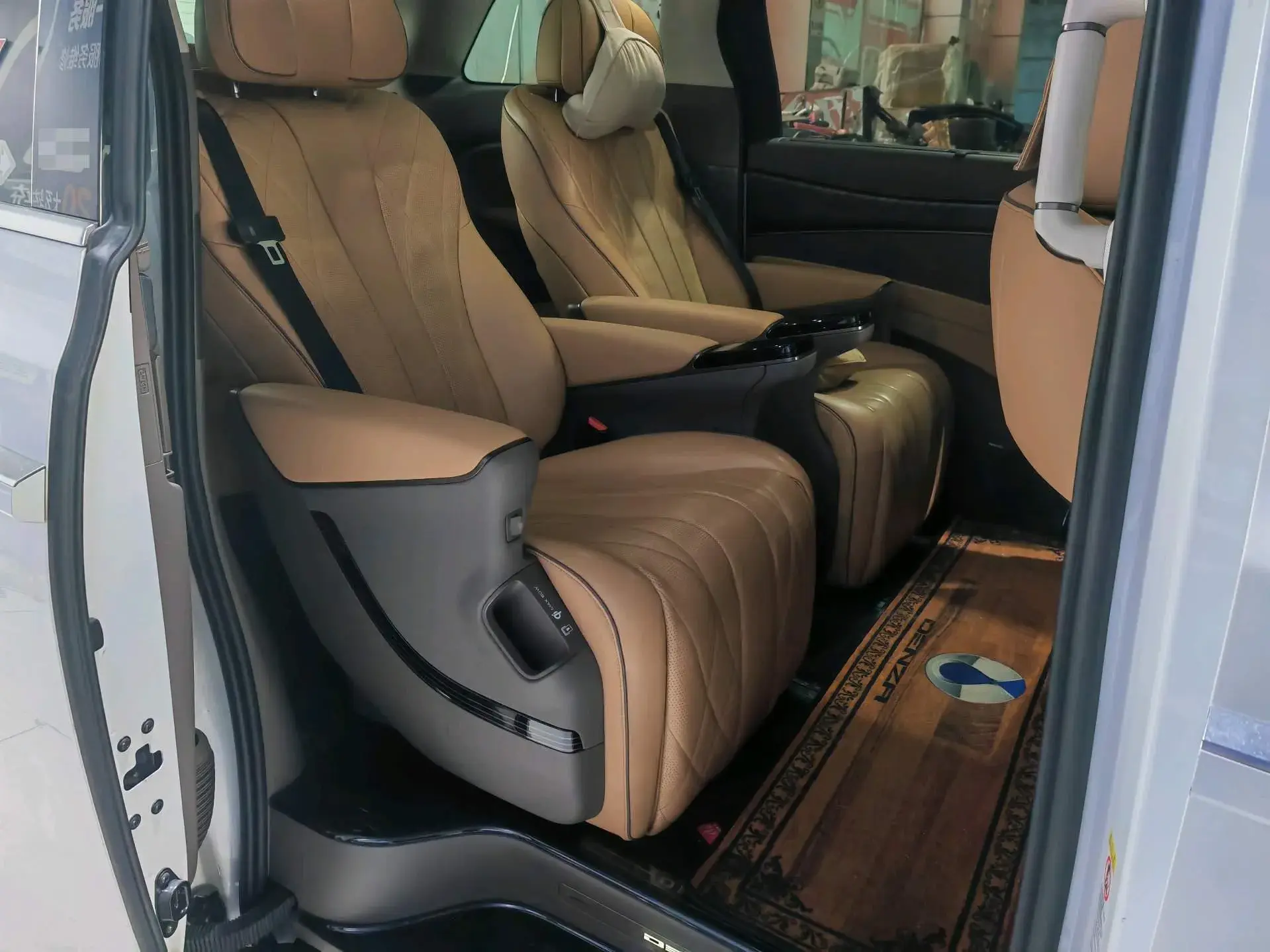 2022 DENZA D9 thumbnail 3