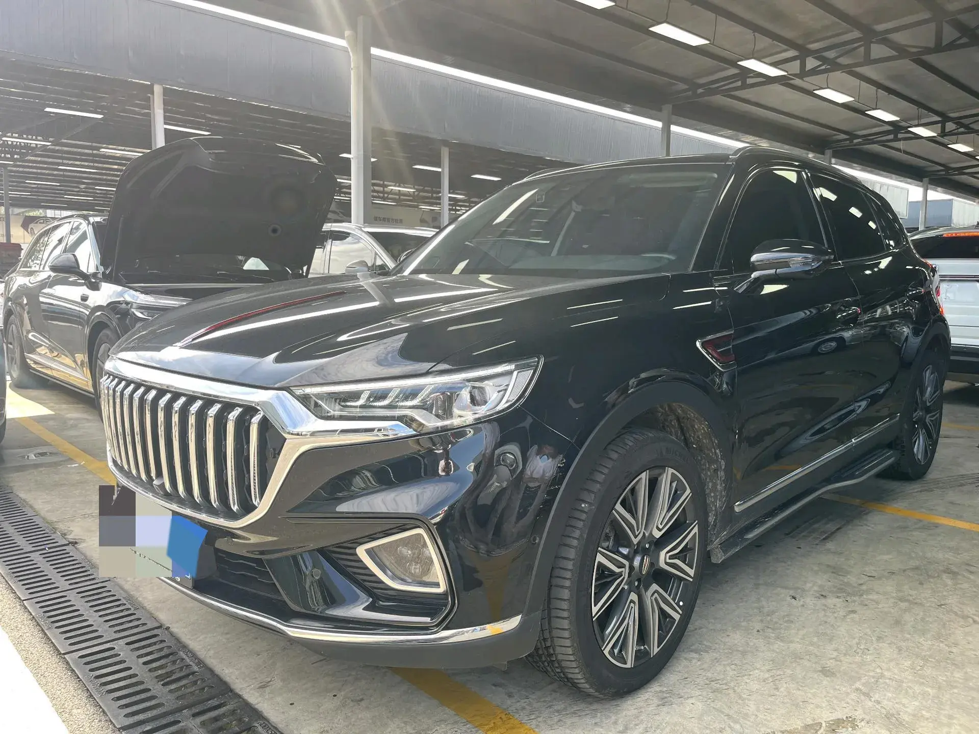 2022 HONGQI HS5 view 1