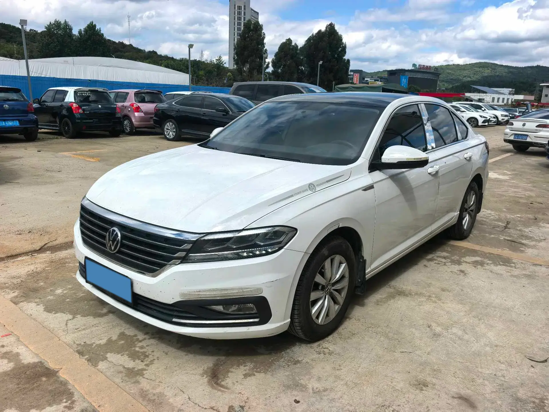 2021 VOLKSWAGEN LAVIDA view 1