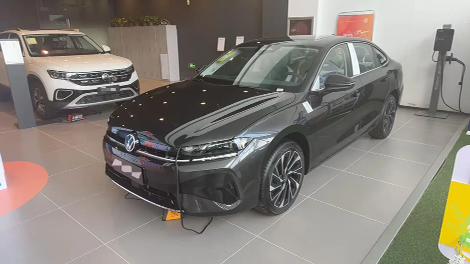 2023 VOLKSWAGEN SAGITAR view 1