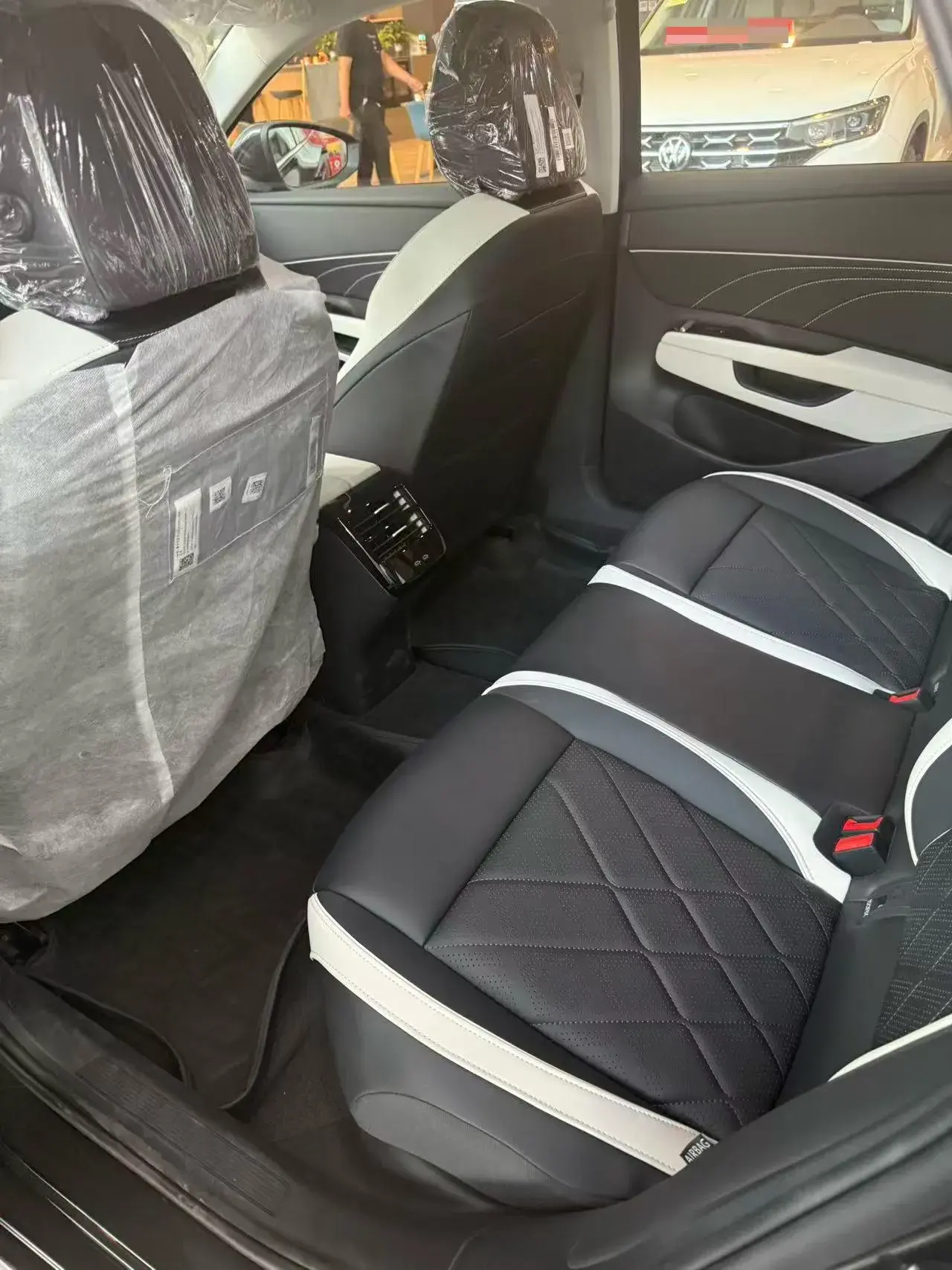 2023 VOLKSWAGEN SAGITAR thumbnail 4