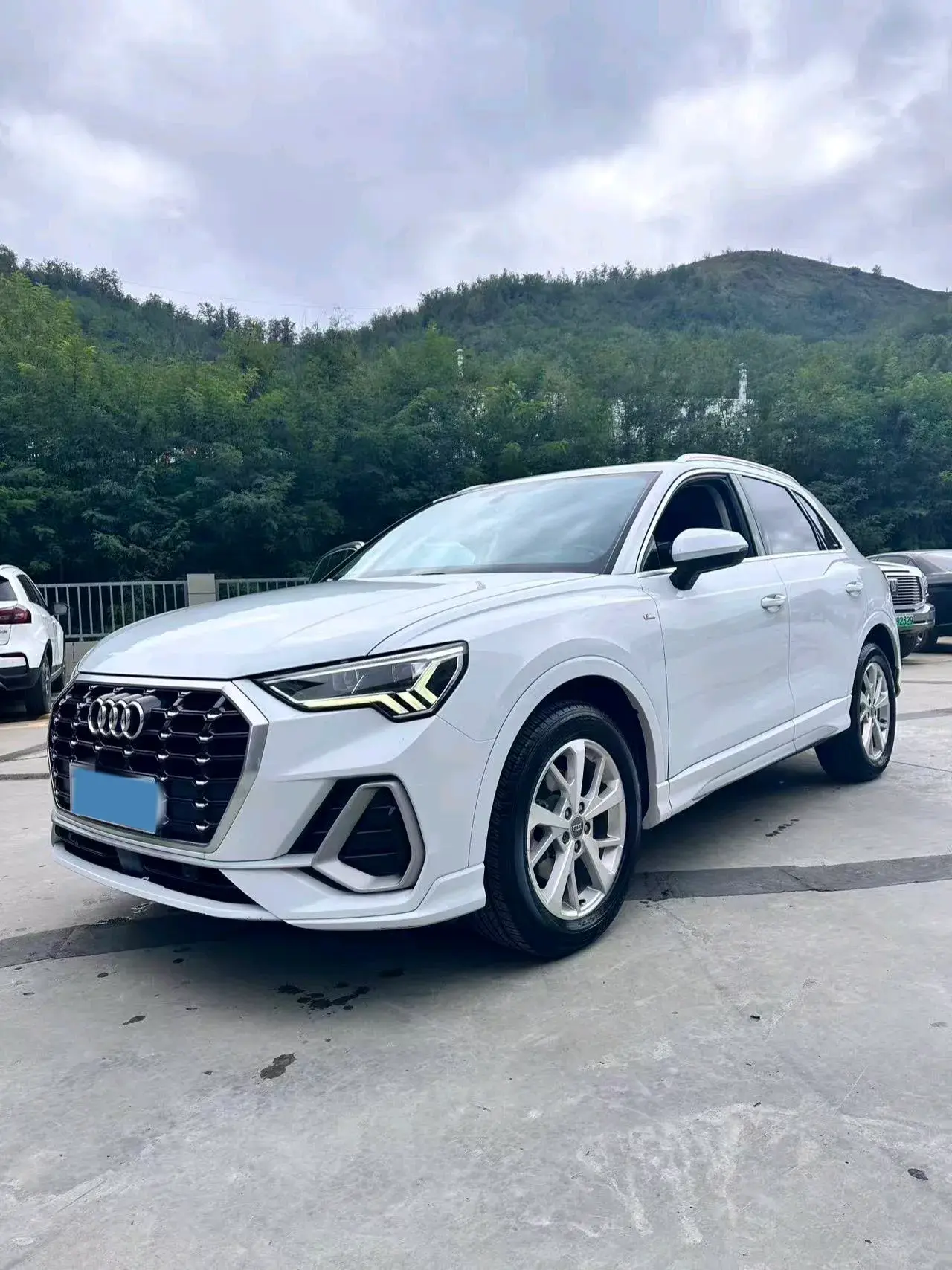 2019 AUDI Q3 view 1