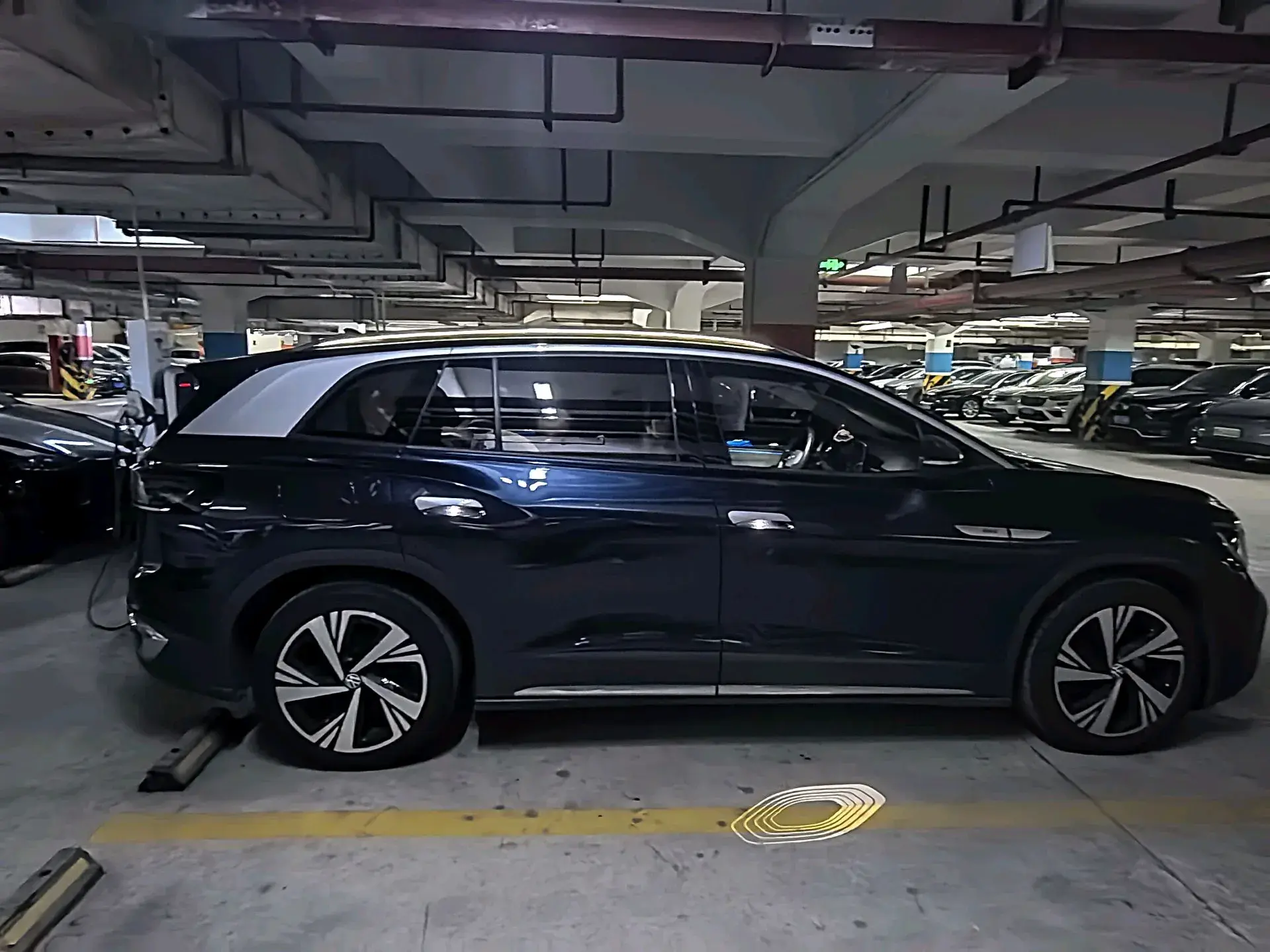 2021 VOLKSWAGEN ID.6 thumbnail 3