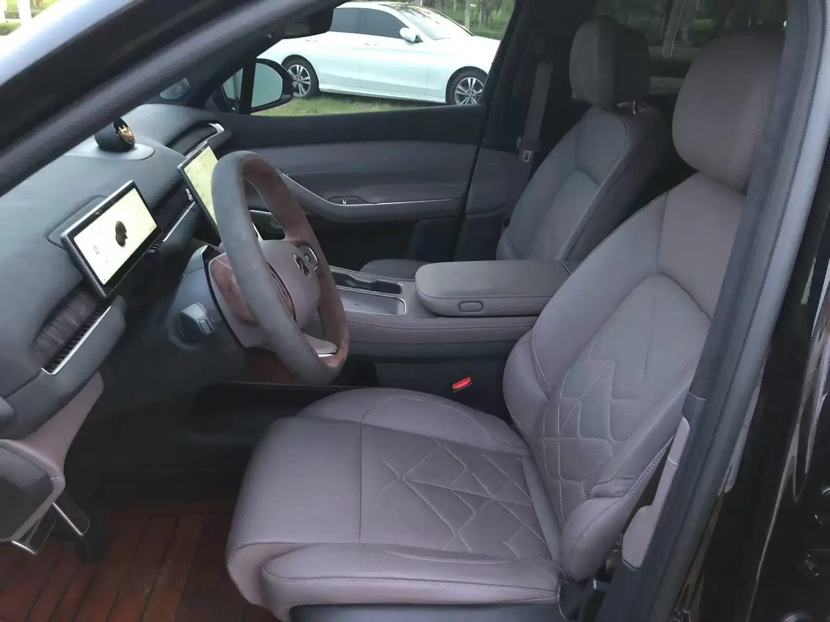 2024 NIO ES7 thumbnail 3