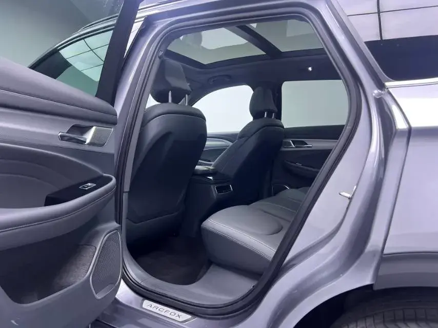 2021 ARCFOX ΑT thumbnail 4