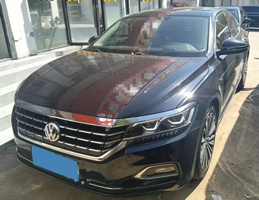 2019 VOLKSWAGEN PASSAT view 1
