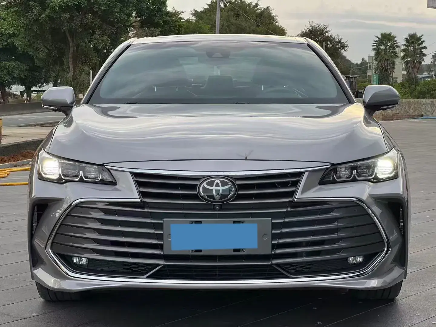 2019 TOYOTA AVALON thumbnail 2