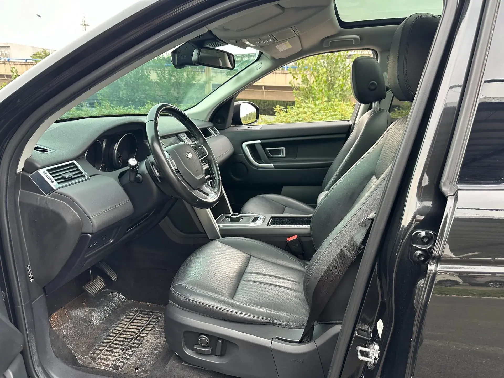 2019 LAND ROVER thumbnail 3