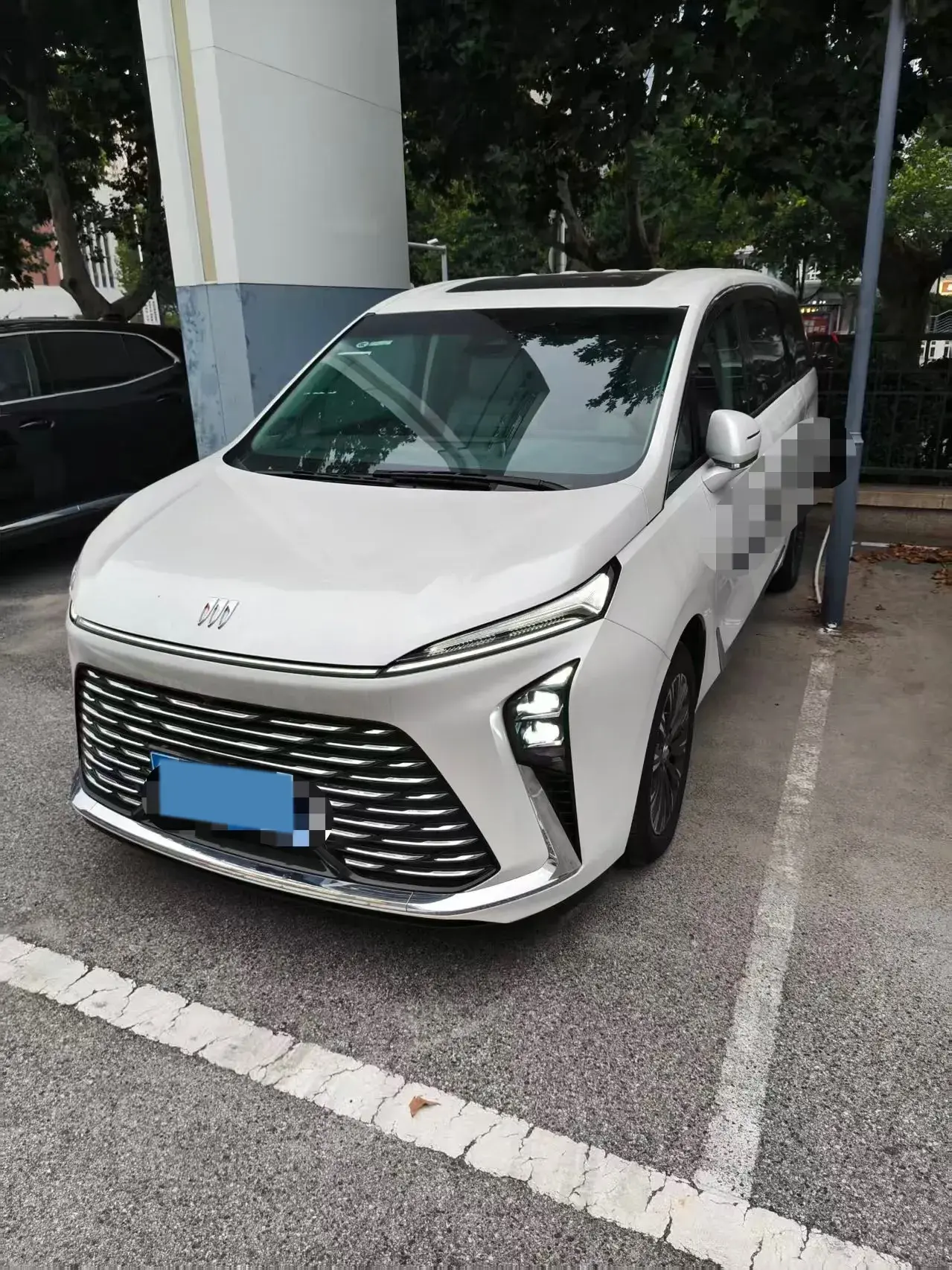 2025 BUICK GL8 view 1