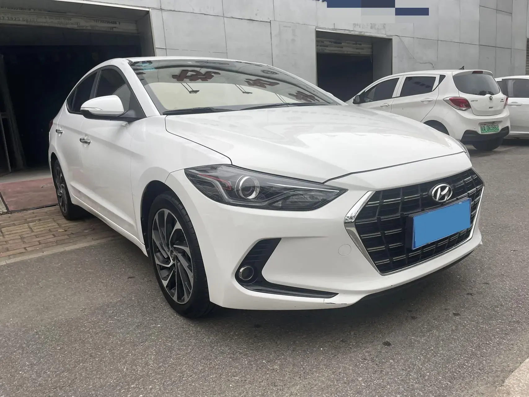 2019 HYUNDAI ELANTRA thumbnail 3