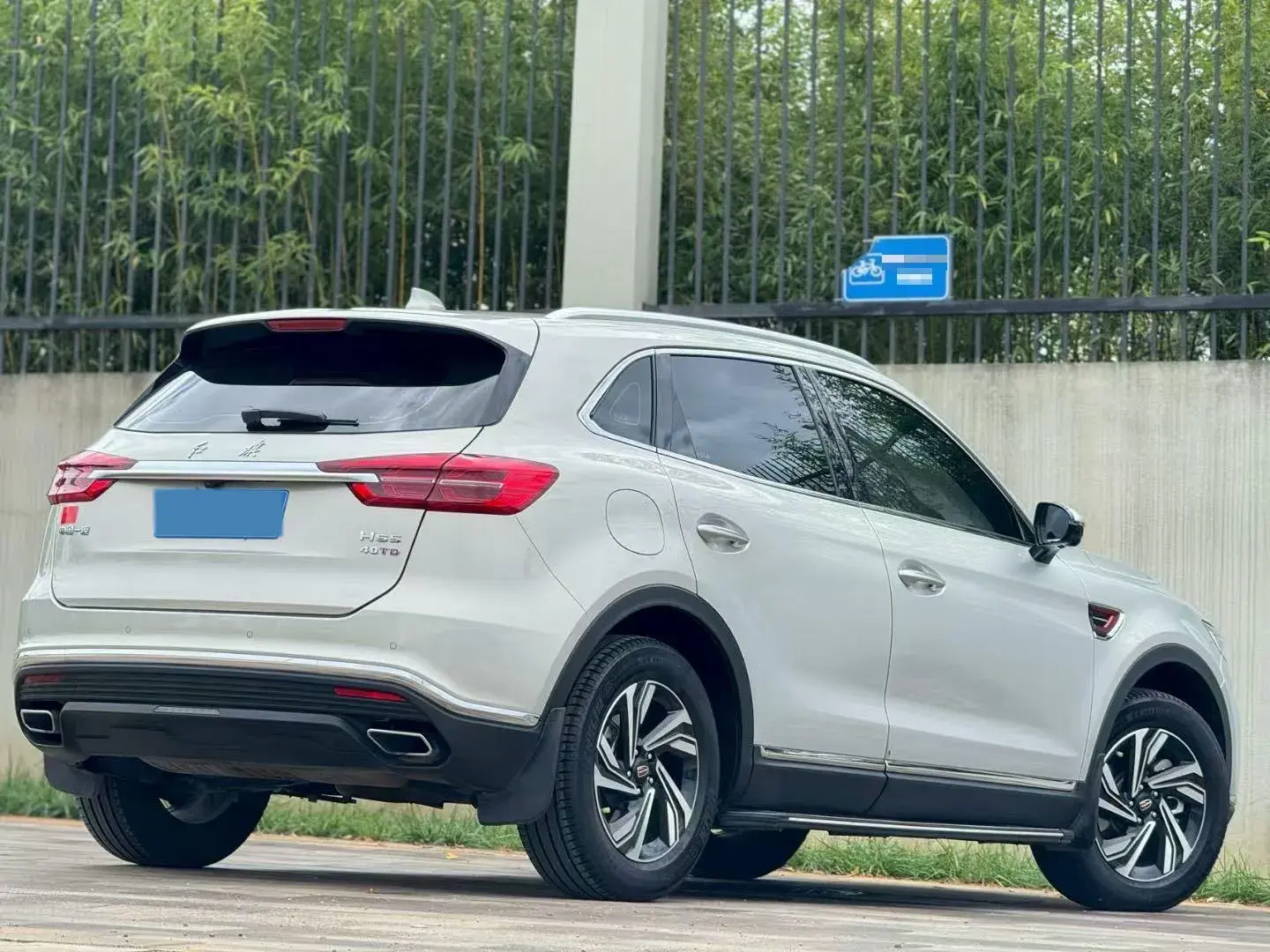 2022 HONGQI HS5 thumbnail 3