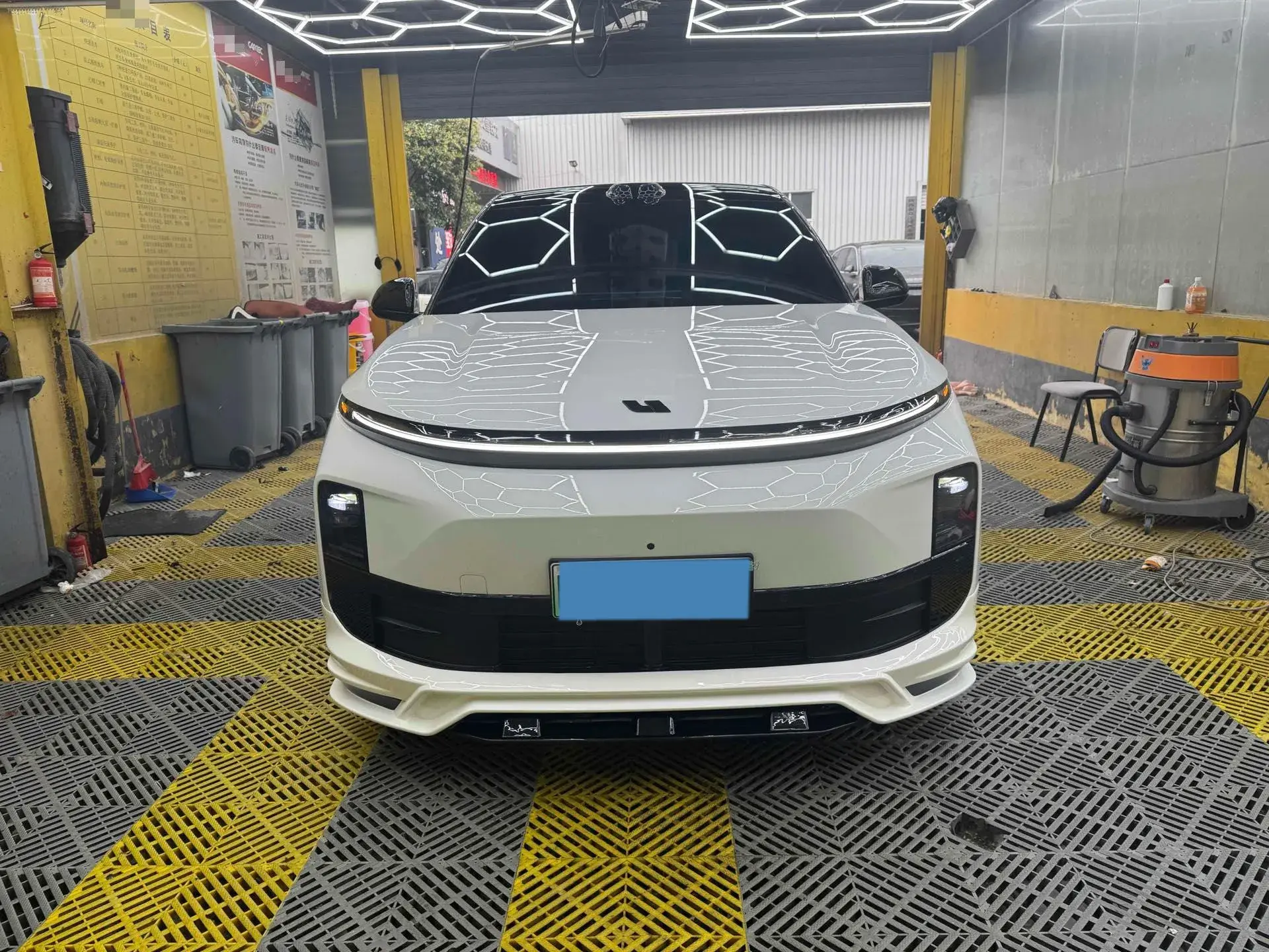 2024 LI L6 thumbnail 2