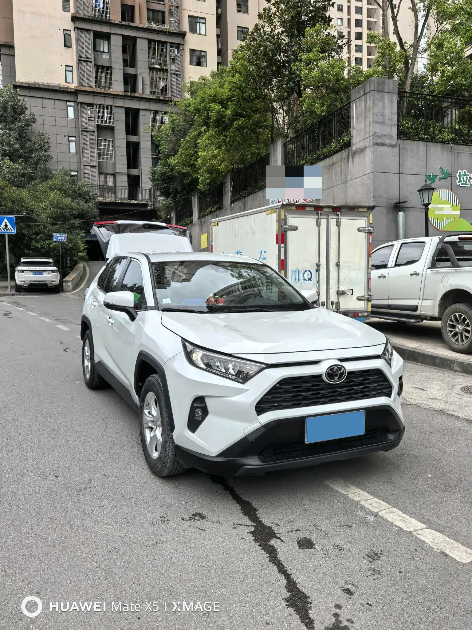 2023 TOYOTA RAV4 thumbnail 3