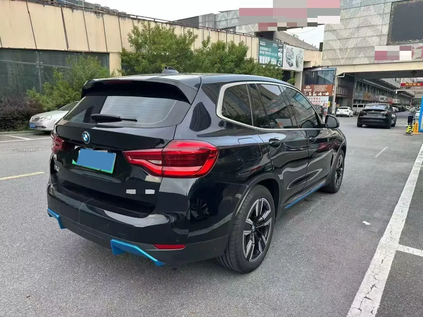2022 BMW IX3 thumbnail 2