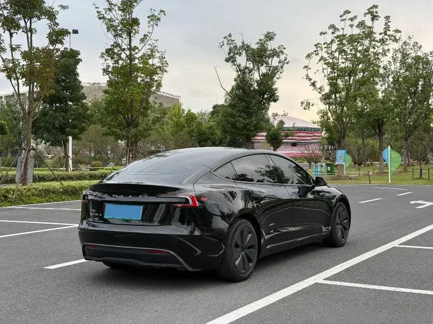 2023 TESLA MODEL thumbnail 4