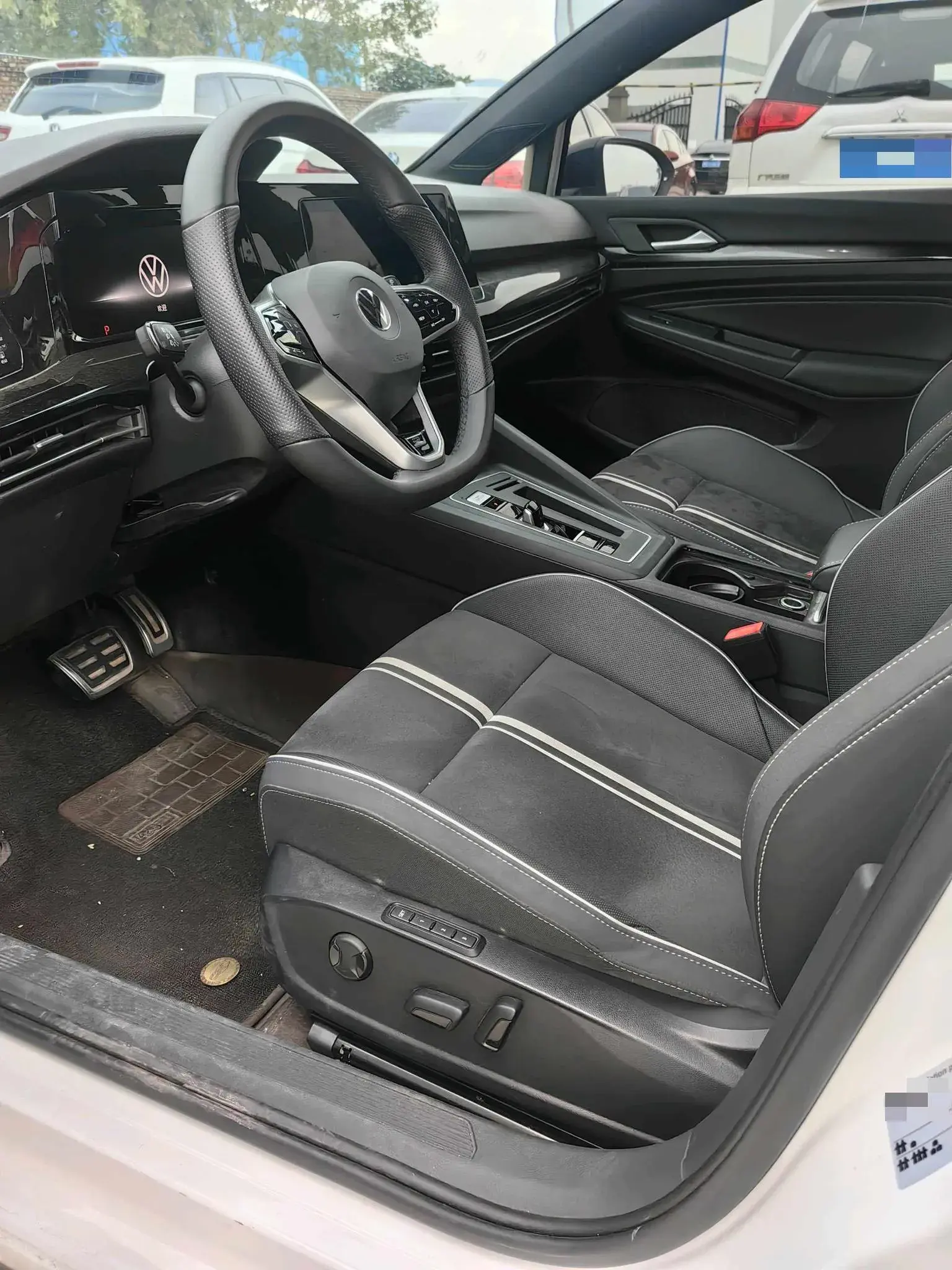 2023 VOLKSWAGEN GOLF thumbnail 4