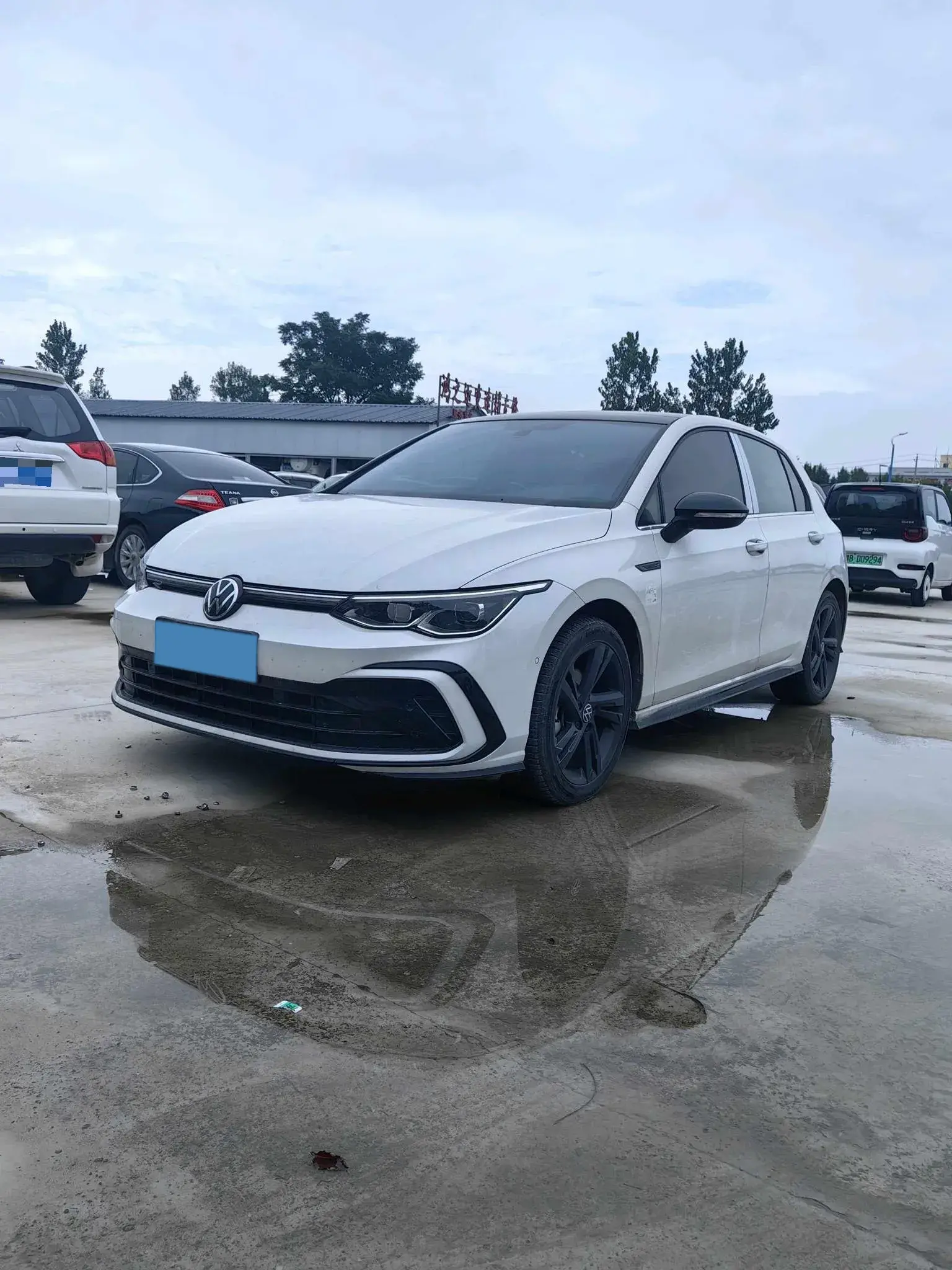 2023 VOLKSWAGEN GOLF view 1