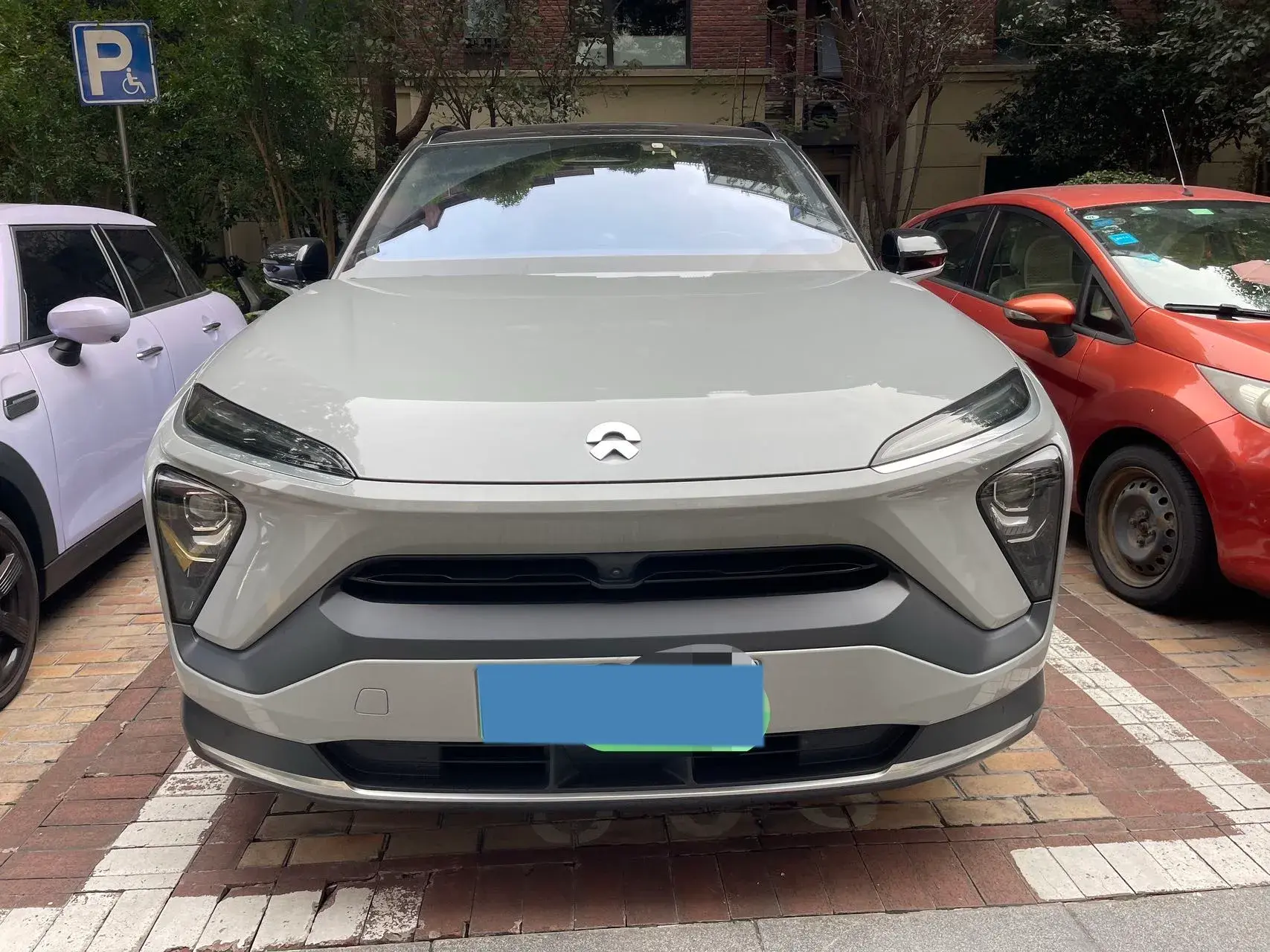 2019 NIO ES6 thumbnail 2