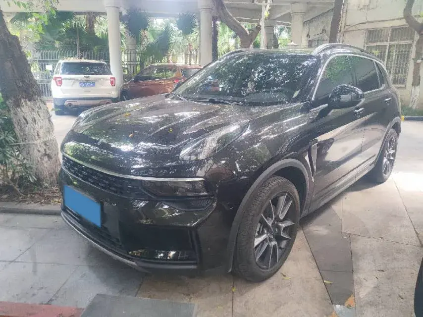 2021 LYNK&CO 01 view 1