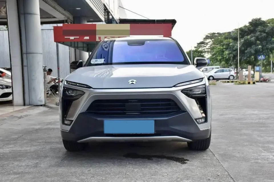 2020 NIO ES8 thumbnail 3