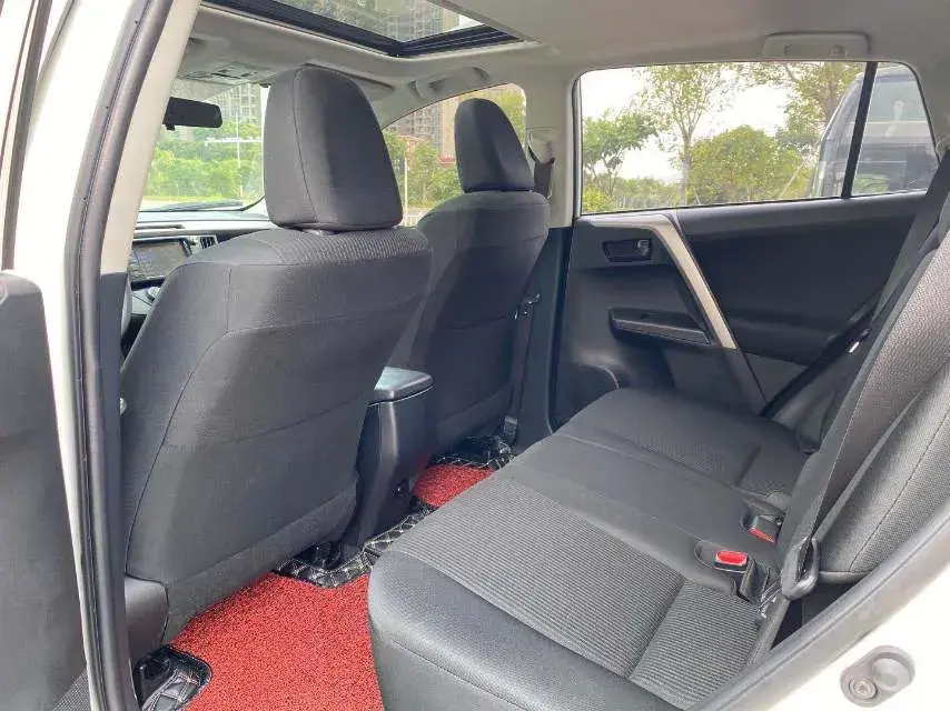 2019 TOYOTA RAV4 thumbnail 4