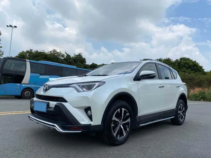 2019 TOYOTA RAV4 view 1