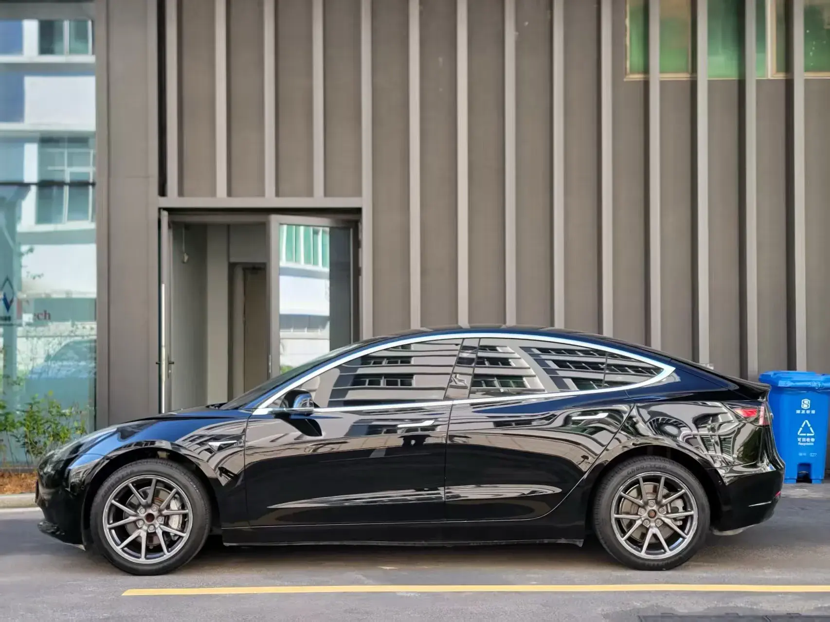 2020 TESLA MODEL thumbnail 3