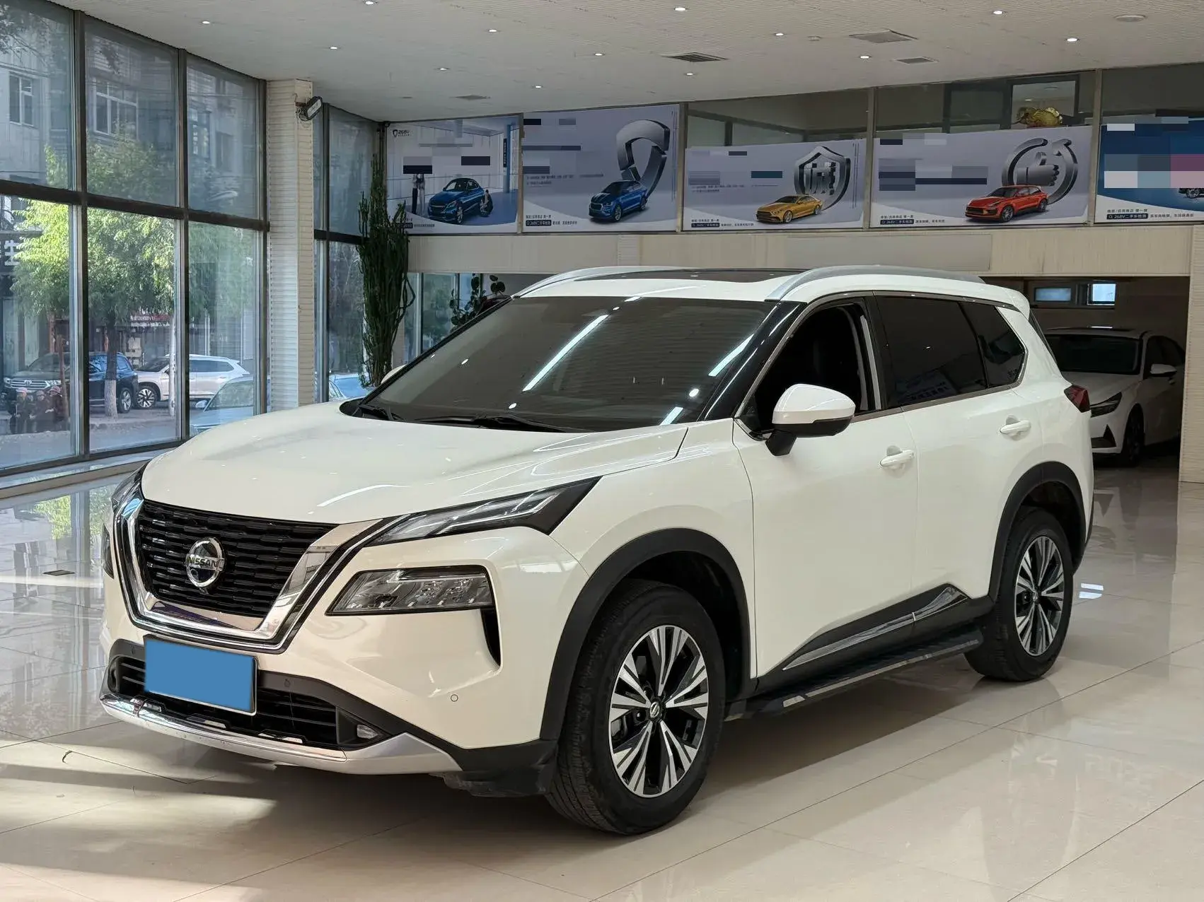2021 NISSAN X-TRAIL view 1