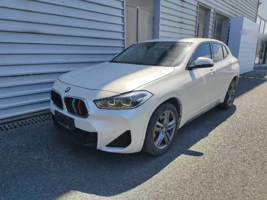 2021 BMW X2 view 1