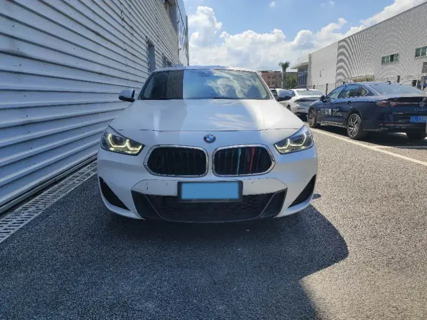 2021 BMW X2 thumbnail 2