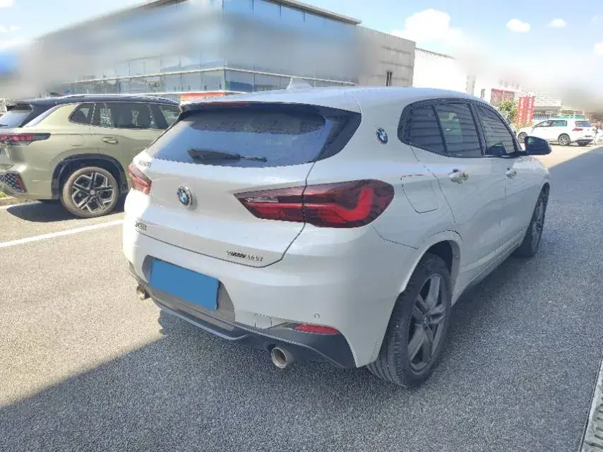 2021 BMW X2 thumbnail 4