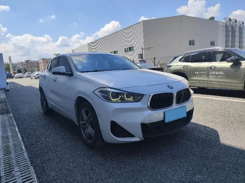2021 BMW X2 thumbnail 3