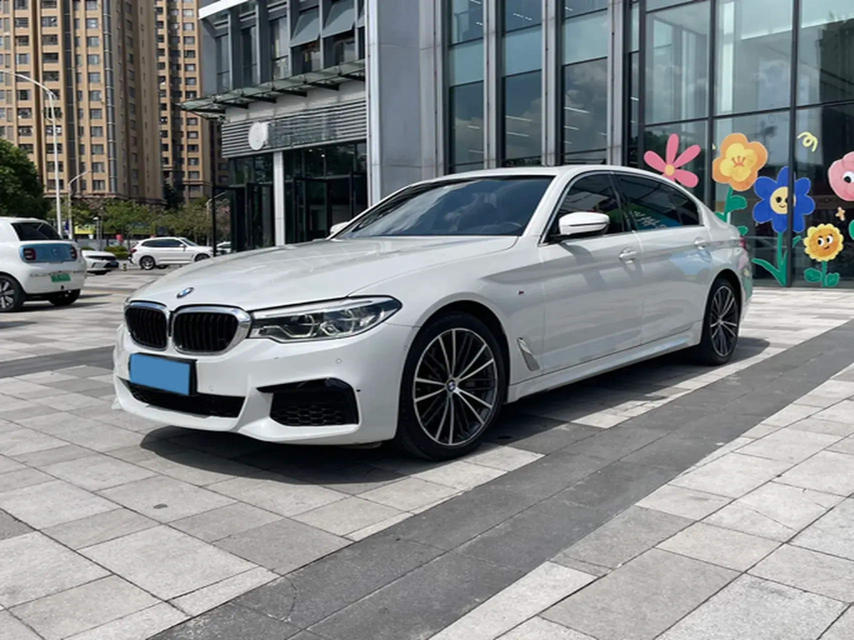 2020 BMW 5 view 1