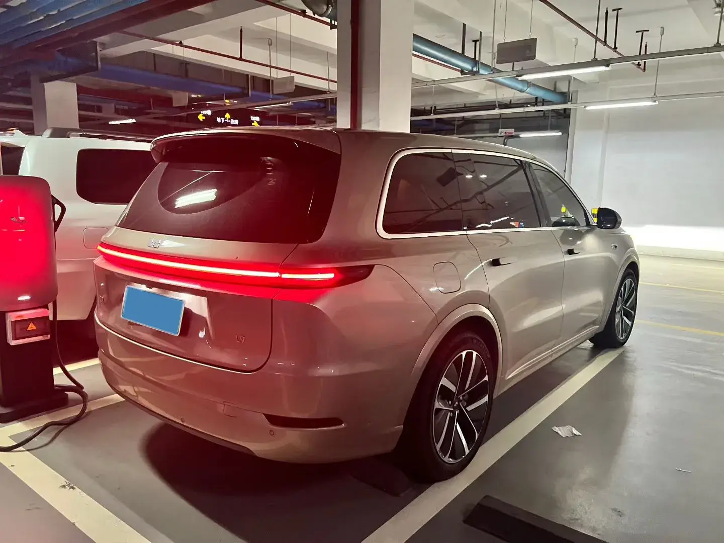 2022 LI L9 thumbnail 3