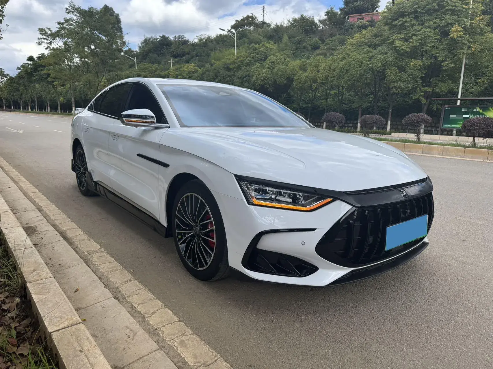 2023 BYD HAN thumbnail 3