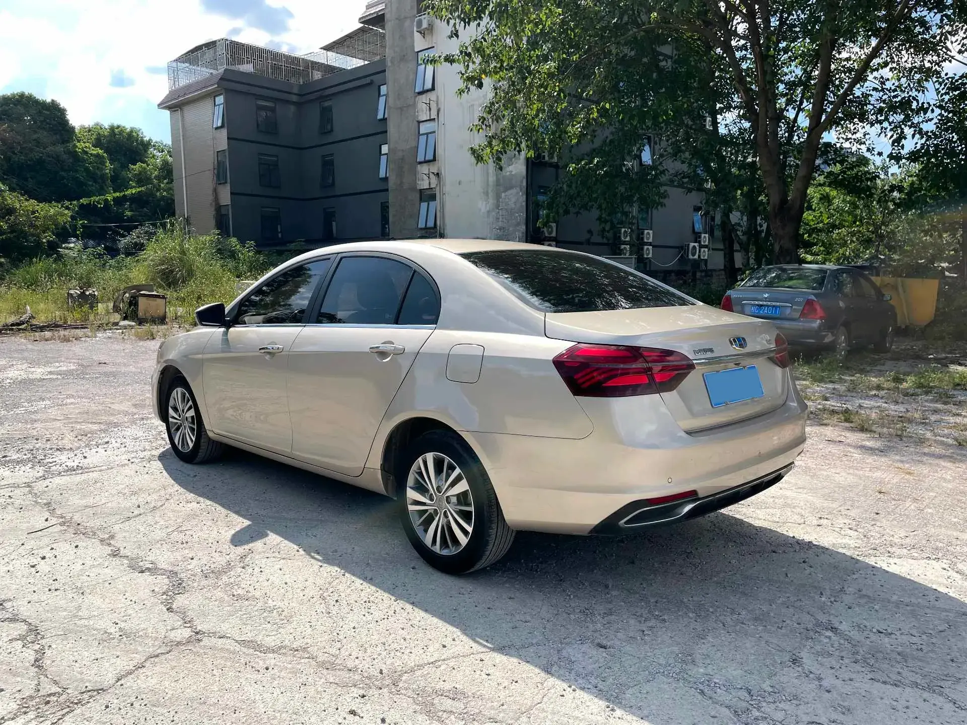 2018 GEELY EMGRAND thumbnail 3