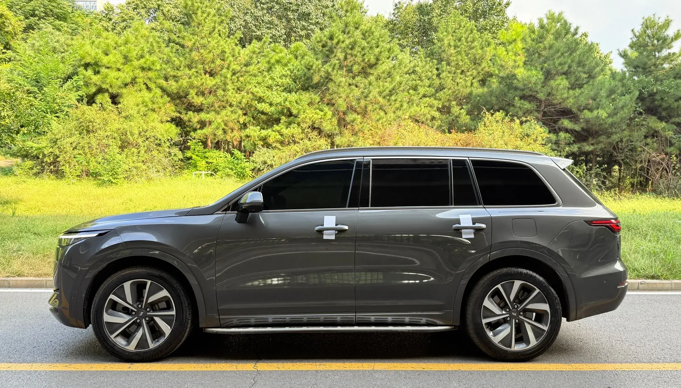 2021 LI ONE thumbnail 3